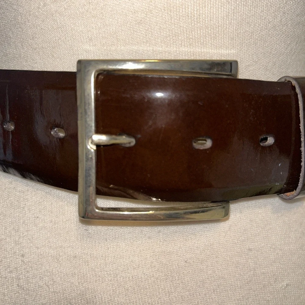 Vintage ladies brown patent leather belt gold buckle size small 30‎